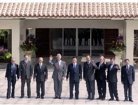 G-8 leaders gather for 2nd-day session of Okinawa summit